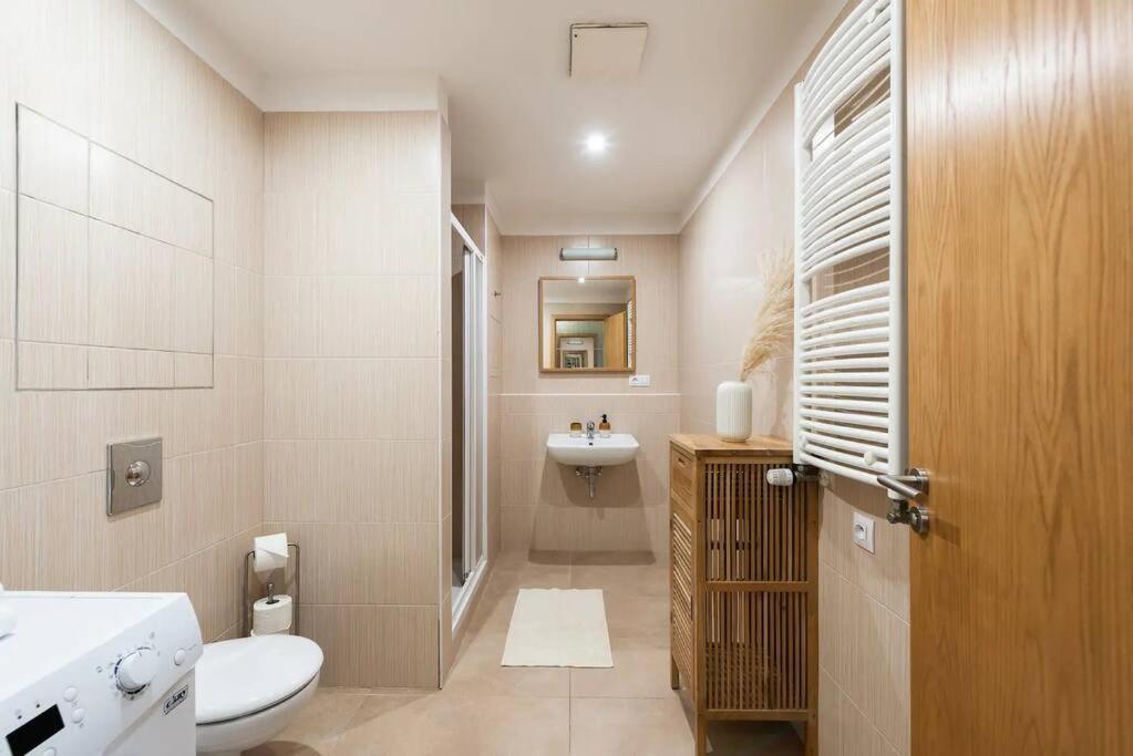 Apartment W/ Free Garage Parking Прага Екстер'єр фото