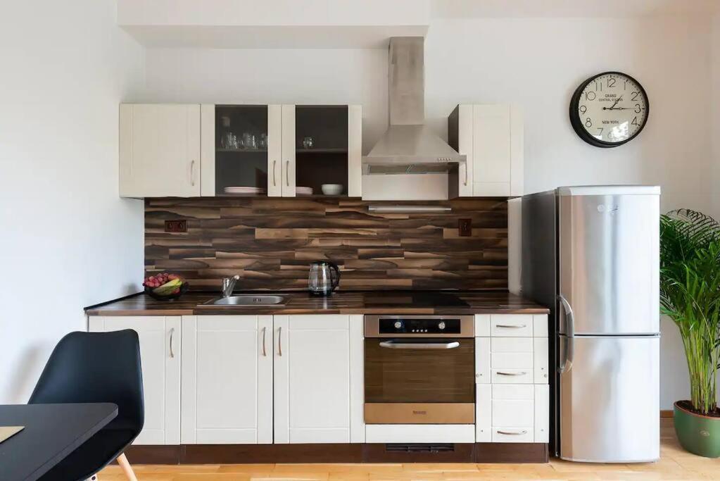 Apartment W/ Free Garage Parking Прага Екстер'єр фото