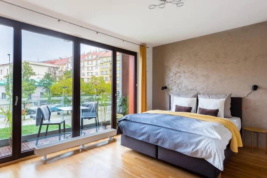 Apartment W/ Free Garage Parking Прага Екстер'єр фото